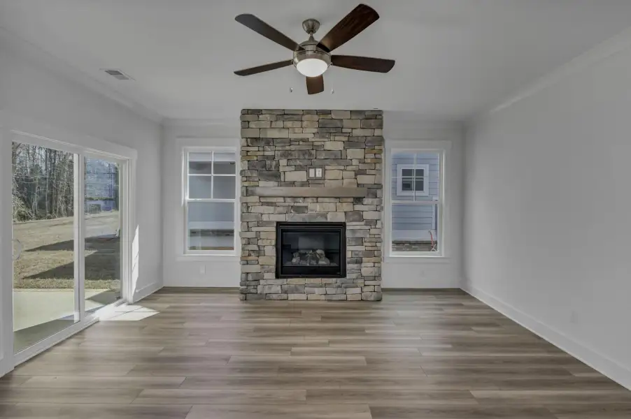 Spacious, unfurnished interior of a new home in Clubside Reserve at Summerlake, Lexington (Image 20).