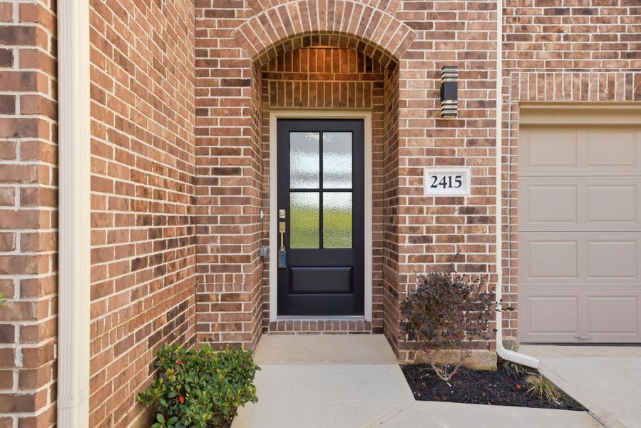 Exterior details and patio area of a home in , Fresno (Image 3).