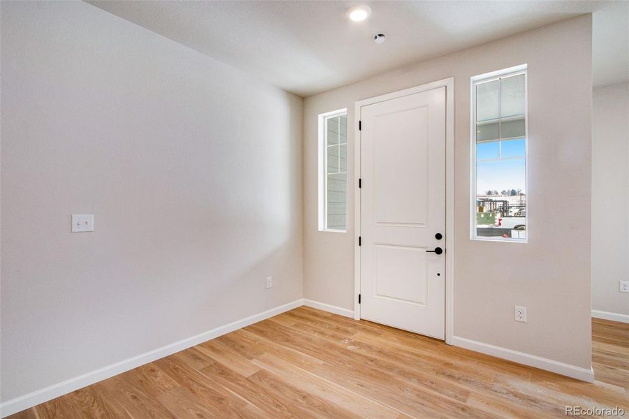 Spacious, unfurnished interior of a new home in Sugar Mill Village, Longmont (Image 9).