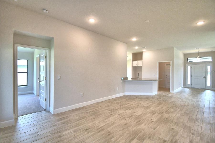 Spacious, unfurnished interior of a new home in Lake Juliana Estates, Auburndale (Image 18). Spacious, unfurnished interior of a new home in Lake Juliana Estates, Auburndale (Image 18).