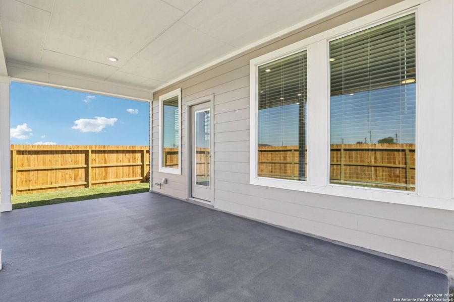 Spacious, unfurnished interior of a new home in Carmel Ranch, Schertz (Image 30).