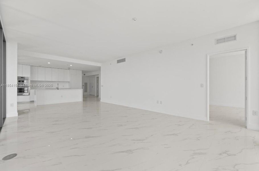 Spacious, unfurnished interior of a new home in , Miami (Image 18).