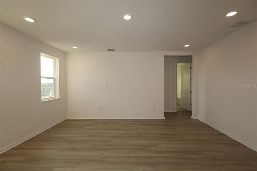 Spacious, unfurnished interior of a new home in Center Lake on the Park, St. Cloud (Image 28).
