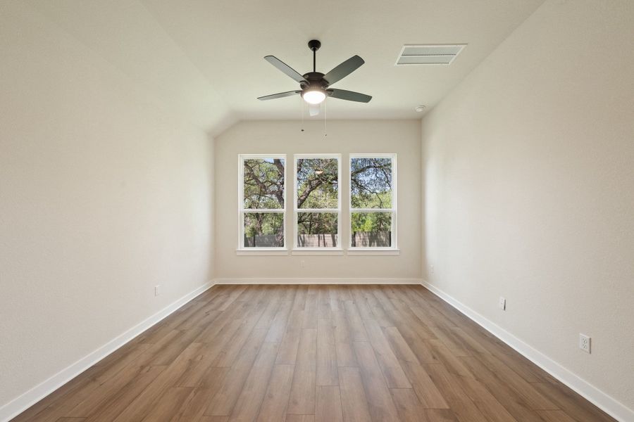 Spacious, unfurnished interior of a new home in Wolf Ranch, Georgetown (Image 36).