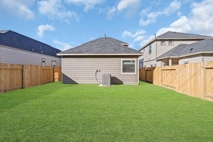 Exterior details and patio area of a home in Woodland Lakes, Huffman (Image 4).