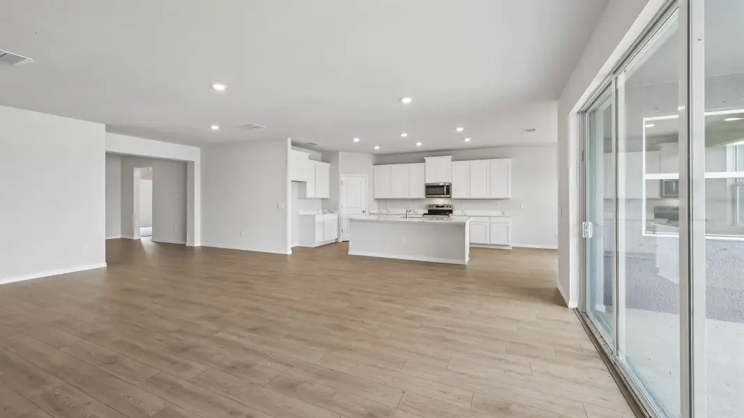 Spacious, unfurnished interior of a new home in Oakfield Trails, Parrish (Image 14).