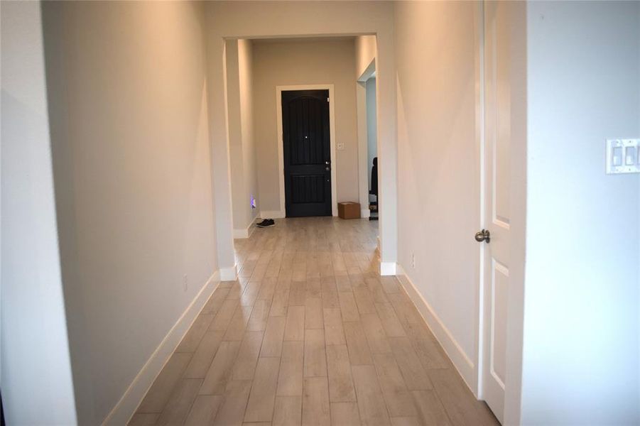 Spacious, unfurnished interior of a new home in , Hickory Creek (Image 25).