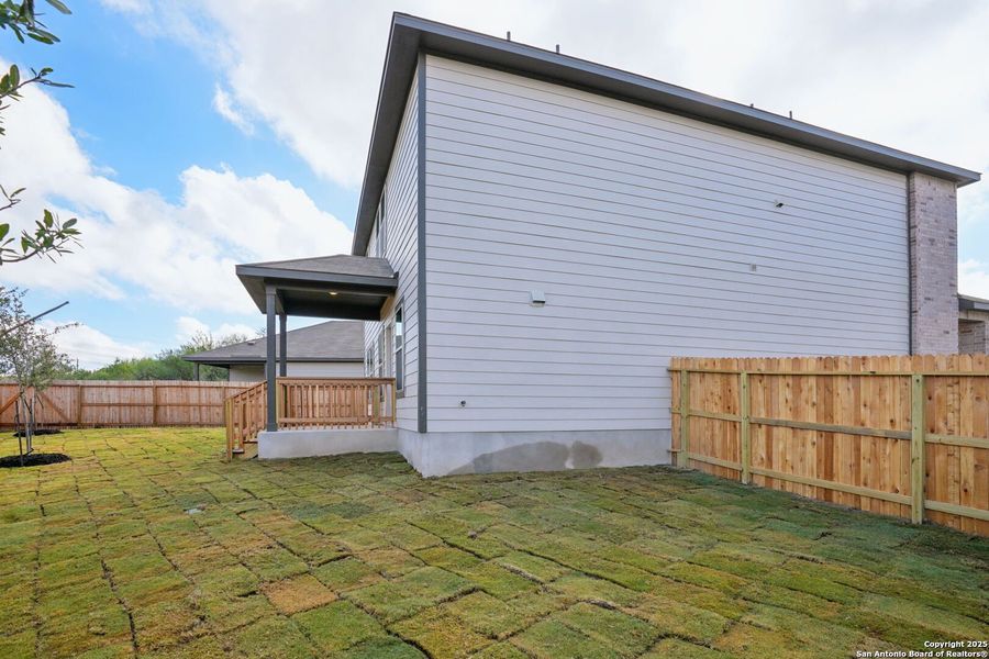 Exterior details and patio area of a home in Royal Crest, San Antonio (Image 24).