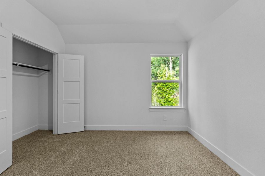 Spacious, unfurnished interior of a new home in Silverthorne, Conroe (Image 28).