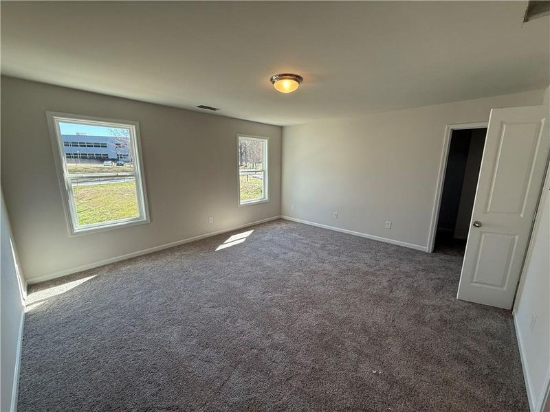 Spacious, unfurnished interior of a new home in Longview Run, Decatur (Image 10).