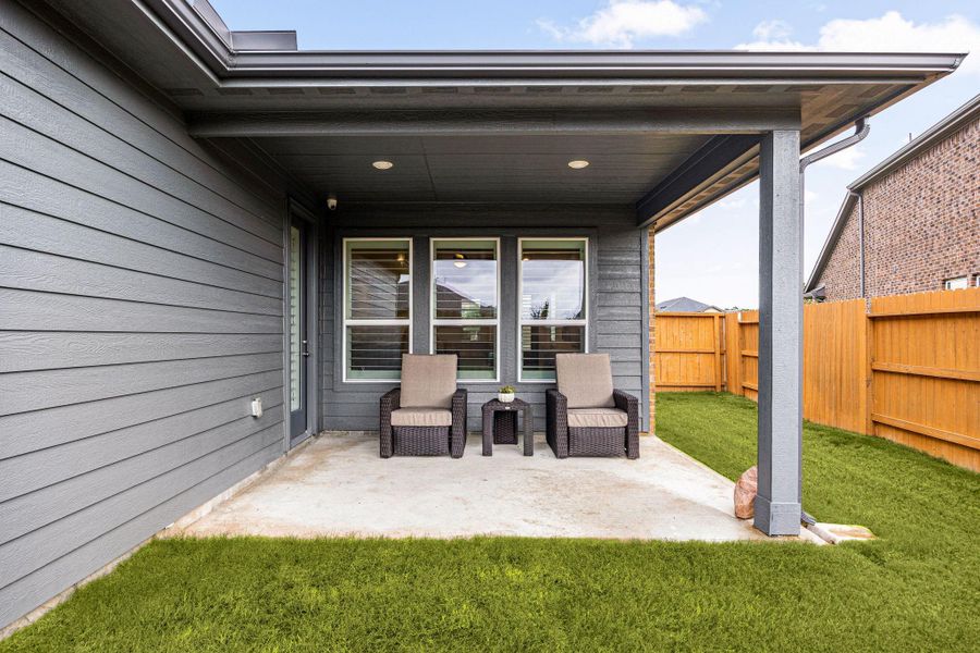 Exterior details and patio area of a home in Bonterra at Cross Creek Ranch 45s - Age 55+, Fulshear (Image 3).