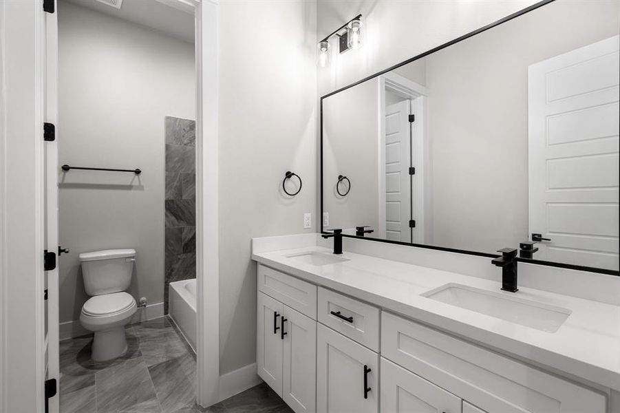 Secondary bathroom with double sinks