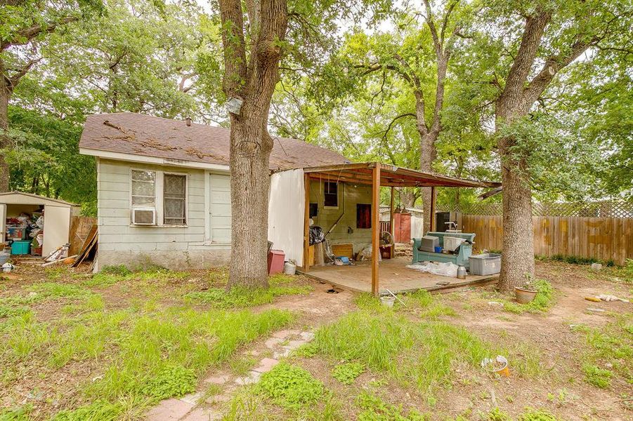 Exterior details and patio area of a home in , Weatherford (Image 7).