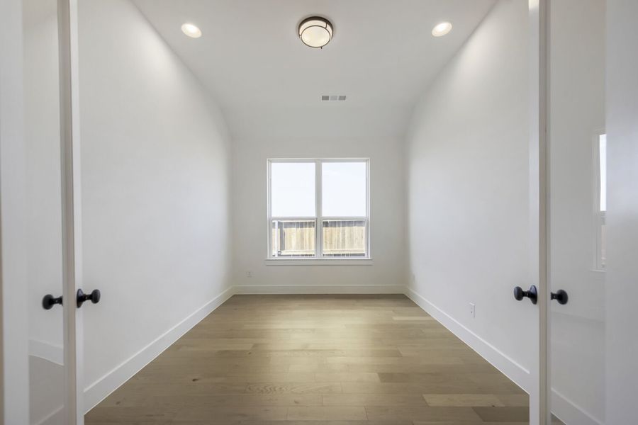 1266 Cedarwood - Study