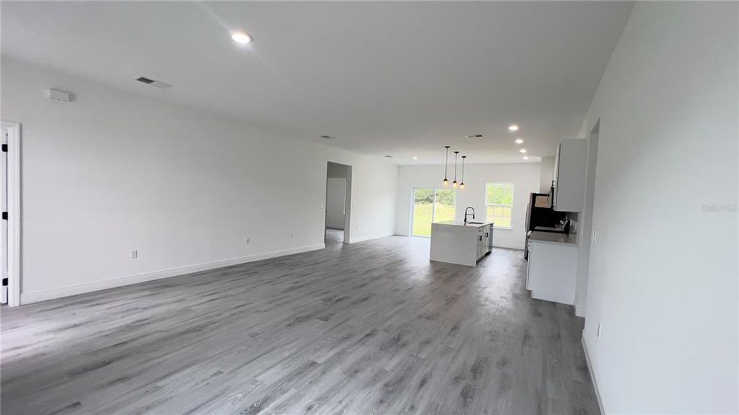 Spacious, unfurnished interior of a new home in , Ocala (Image 25).