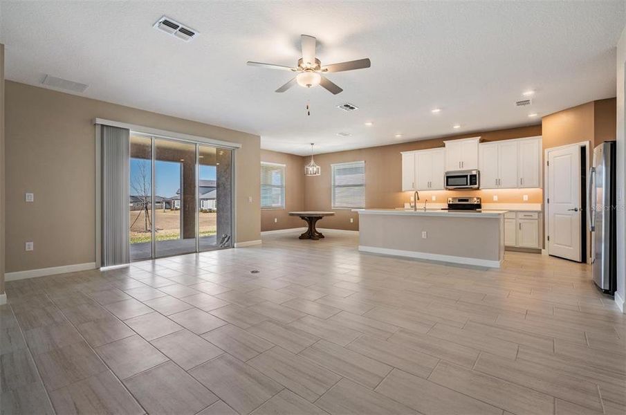 Spacious, unfurnished interior of a new home in , San Antonio (Image 19).