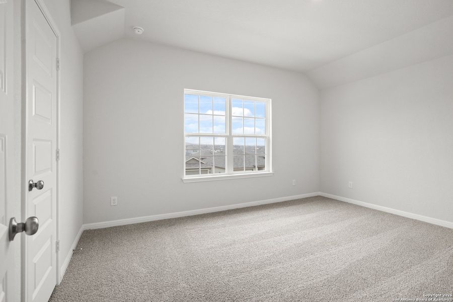 Spacious, unfurnished interior of a new home in Cinco Lakes, San Antonio (Image 16).