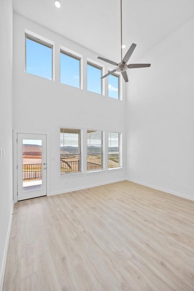 Spacious, unfurnished interior of a new home in Lakeside at Tessera, Lago Vista (Image 13).