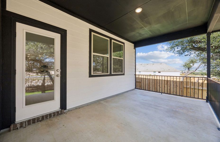 Exterior details and patio area of a home in La Cima, San Marcos (Image 4).