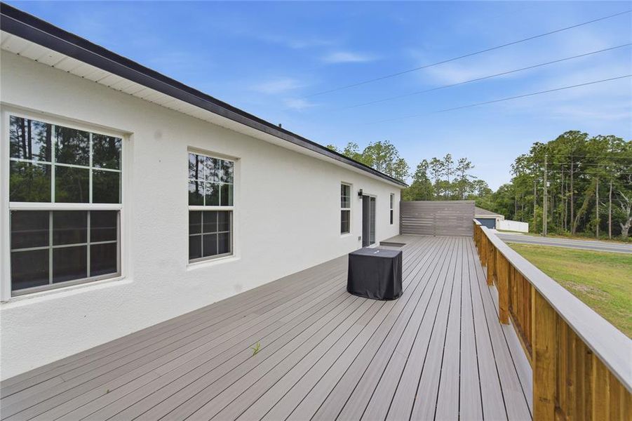 Exterior details and patio area of a home in , Ocala (Image 3).