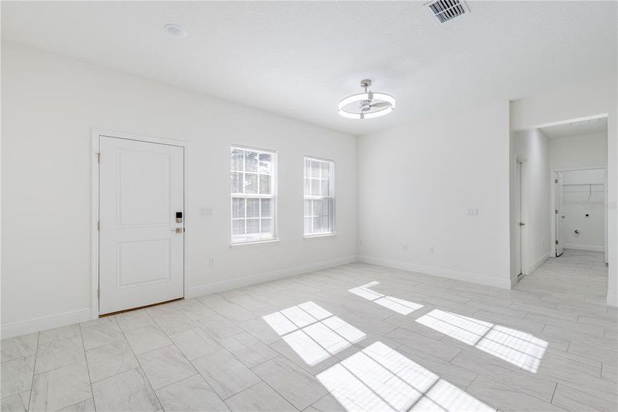 Spacious, unfurnished interior of a new home in , Citrus Springs (Image 13).
