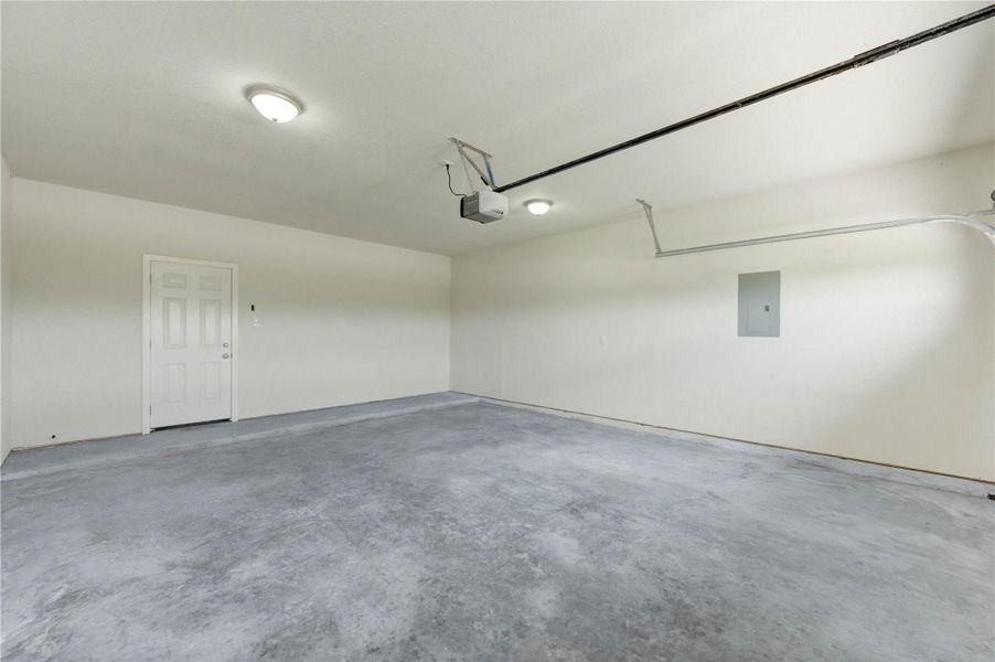 Spacious, unfurnished interior of a new home in , Cleveland (Image 44).