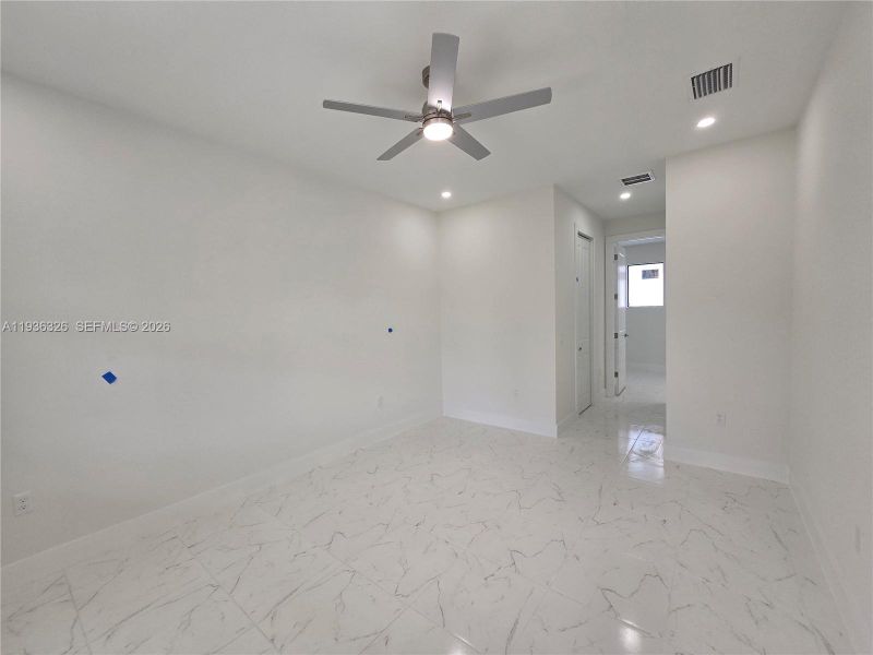 Spacious, unfurnished interior of a new home in , Lehigh Acres (Image 27).