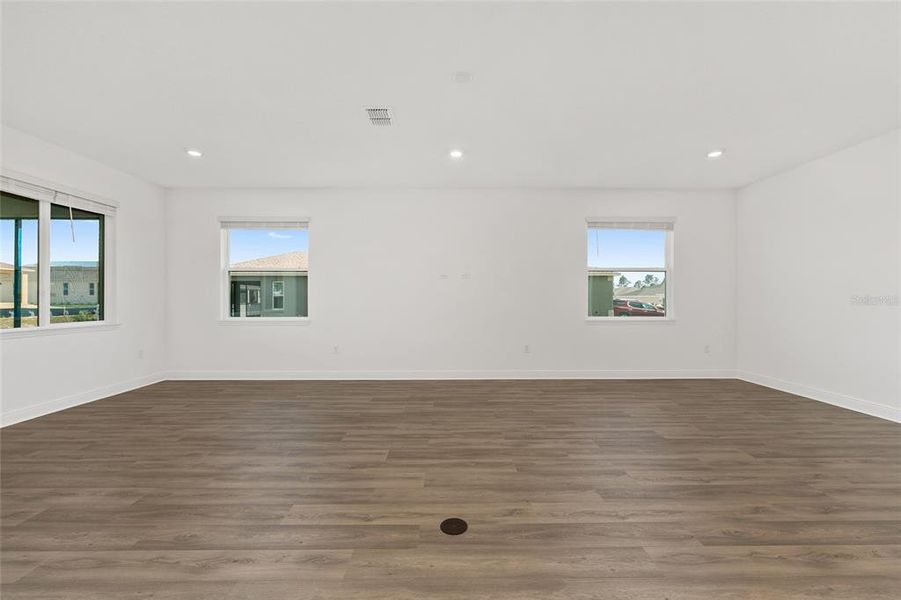 Spacious, unfurnished interior of a new home in , Ocala (Image 29).