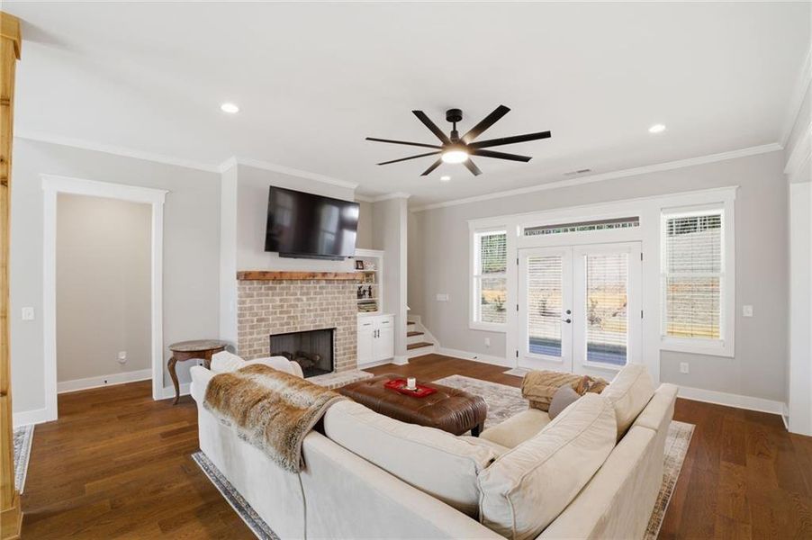 Furnished interior view inside a new home in , Jasper (Image 16).