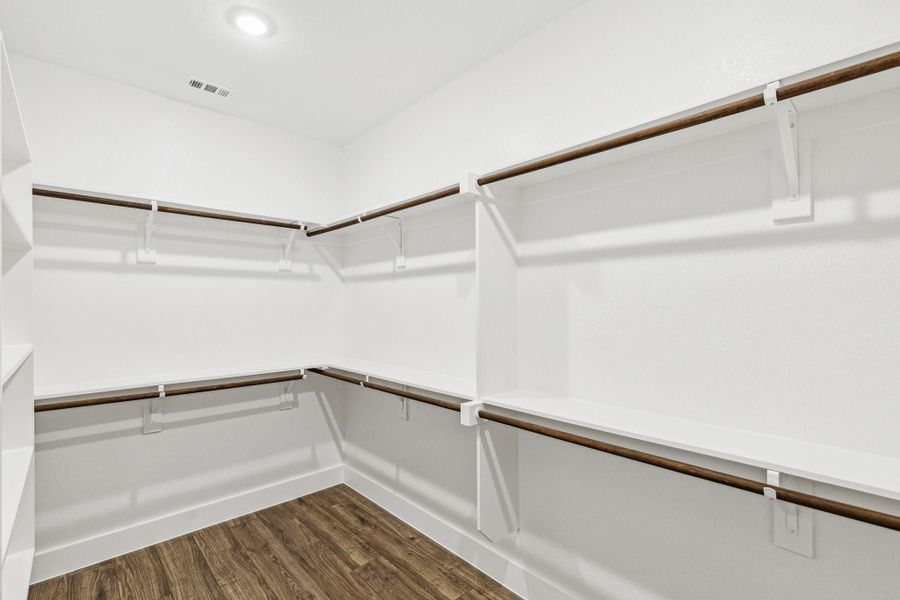 Spacious, unfurnished interior of a new home in Dove Hollow, Waxahachie (Image 26).