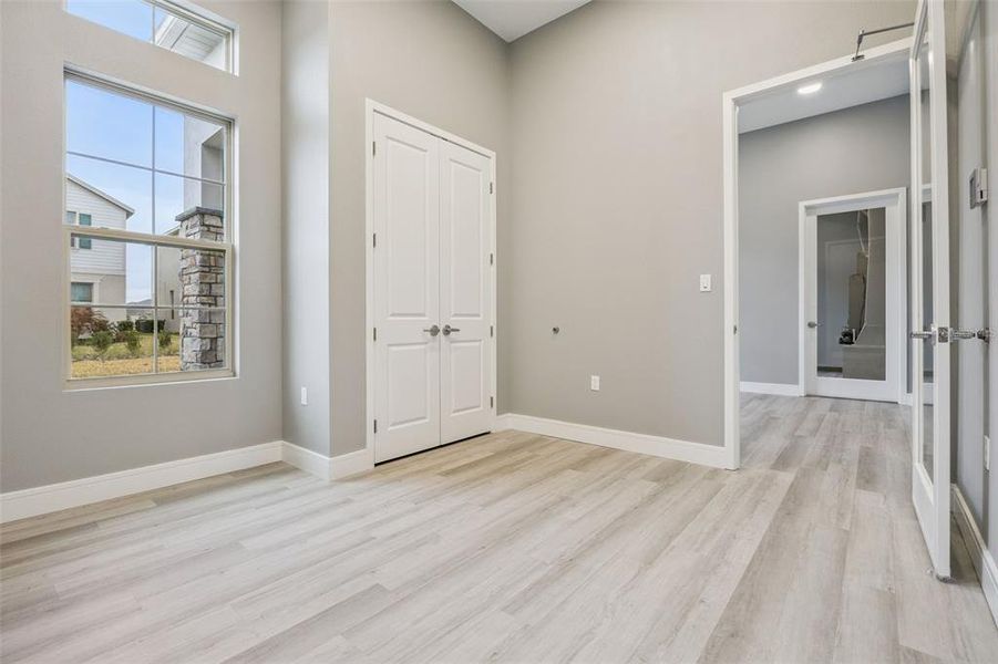 Spacious, unfurnished interior of a new home in Waterleigh, Winter Garden (Image 32).