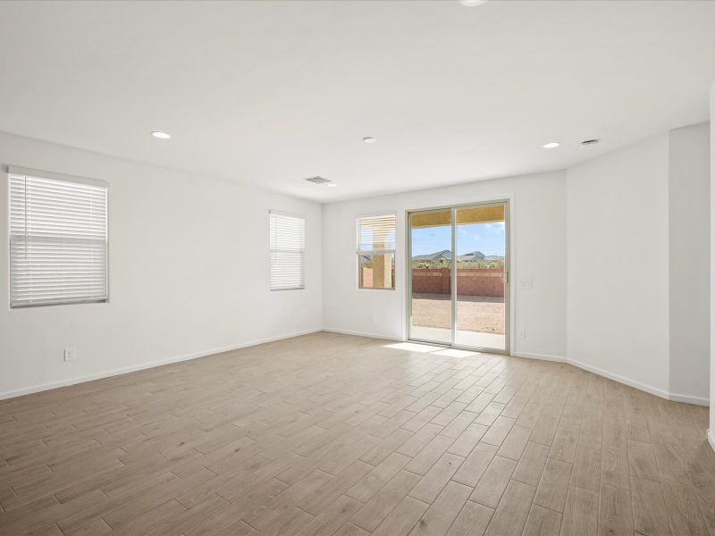 Spacious, unfurnished interior of a new home in Hanson Ridge, Vail (Image 8).