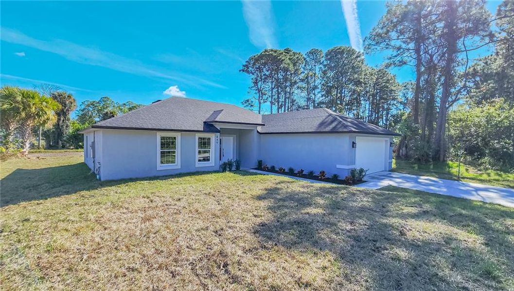 Exterior details and patio area of a home in , Palm Bay (Image 3).