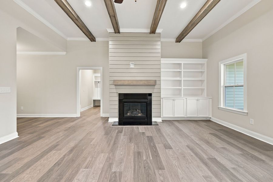 Spacious, unfurnished interior of a new home in Laurel Oaks, Greenville (Image 23).