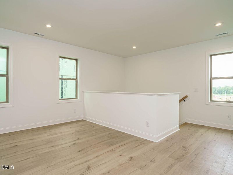 022-1280x960-loft