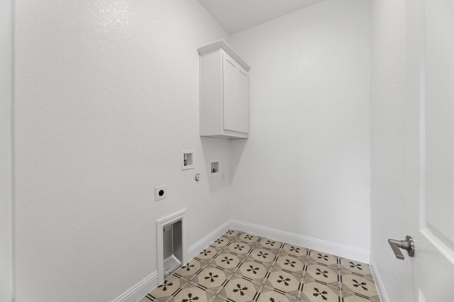 Representative unfurnished interior of a home built from the Brookstone II by Sandlin Homes in Timberbrook, Justin (Image 28).