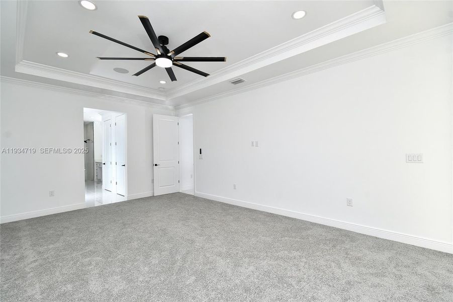 Spacious, unfurnished interior of a new home in , Lehigh Acres (Image 25).