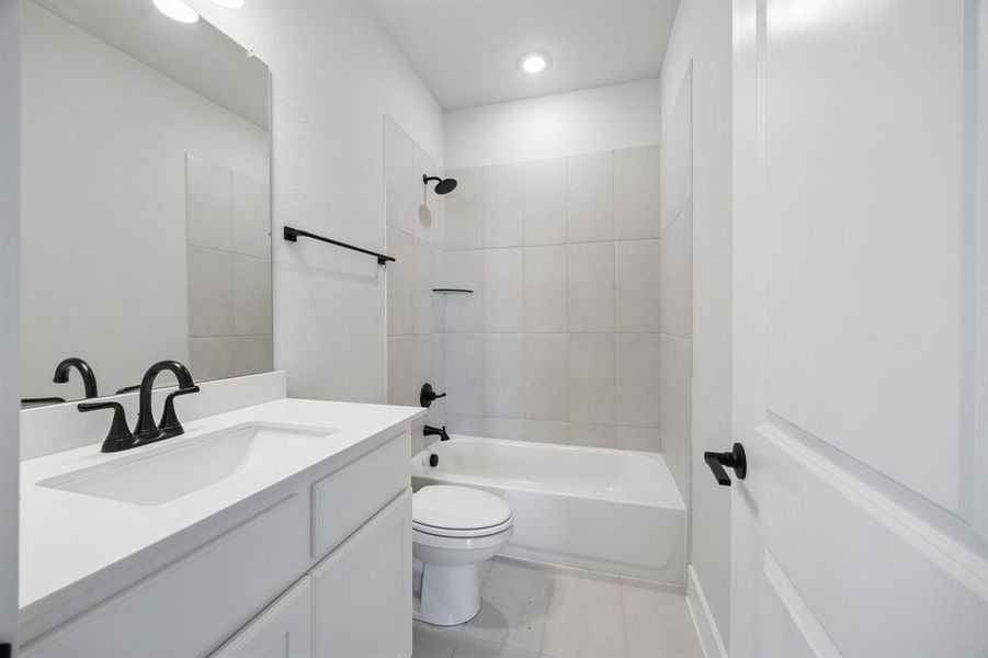 Furnished interior view inside a new home in Ellis Ranch Estates, Waxahachie (Image 5).