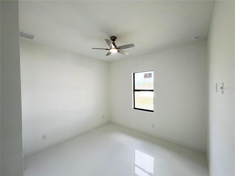 Spacious, unfurnished interior of a new home in , Cape Coral (Image 23).