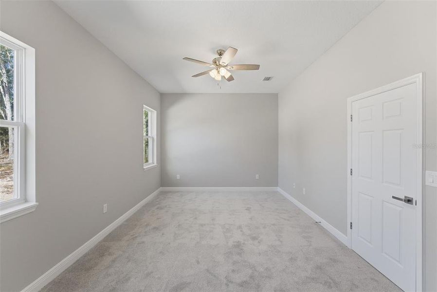 Spacious, unfurnished interior of a new home in , Citrus Springs (Image 52).