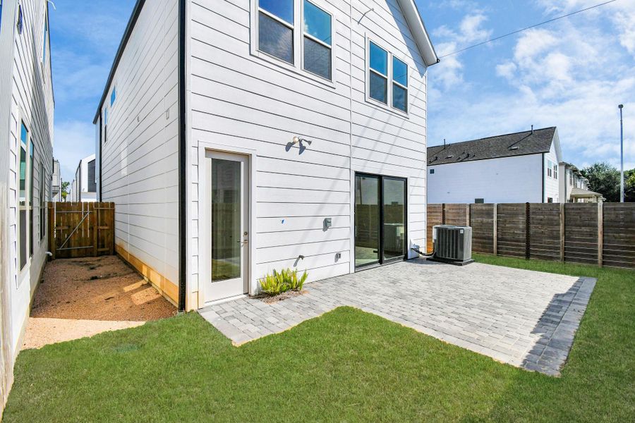 Exterior details and patio area of a home in Antigua, Houston (Image 29).