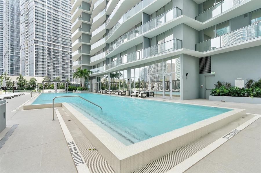 Condo located in Miami, FL showcasing its design and architecture (Image 18).