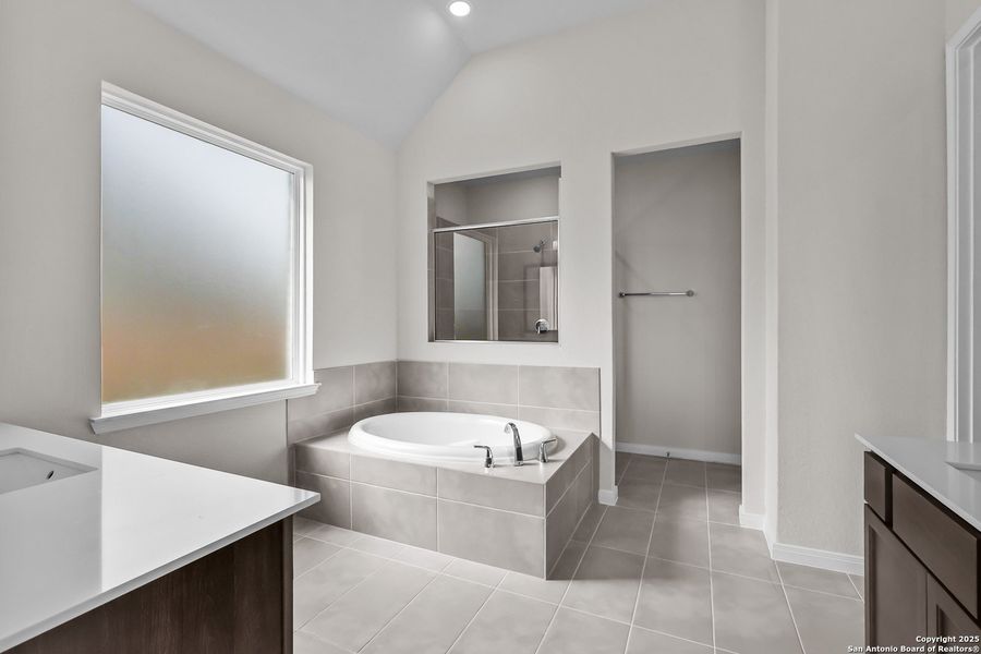 Furnished interior view inside a new home in Homestead, Schertz (Image 11).