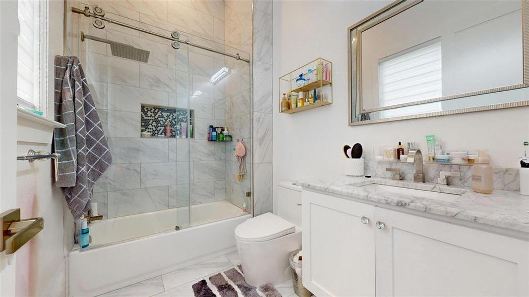 Furnished interior view inside a new home in , Wylie (Image 17).