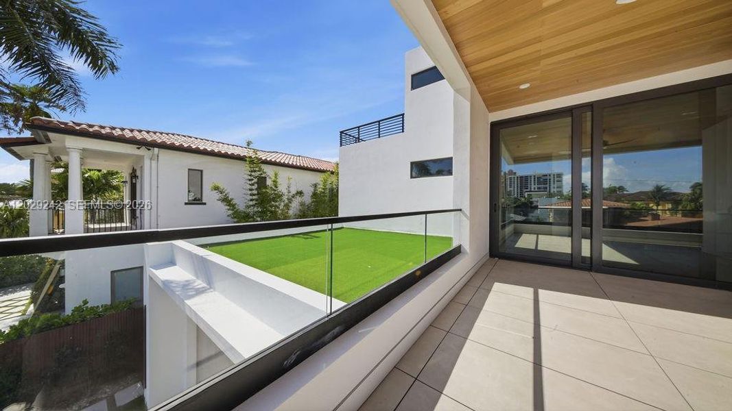 Exterior details and patio area of a home in , Fort Lauderdale (Image 36).