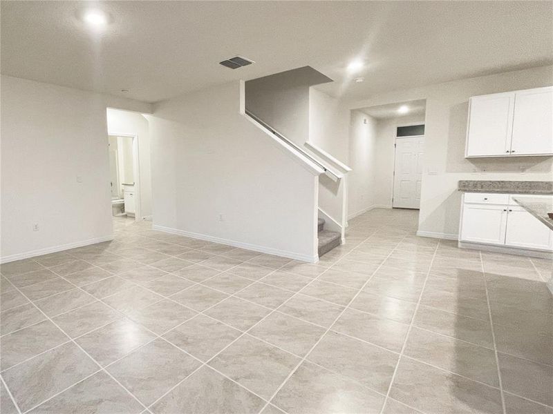 Spacious, unfurnished interior of a new home in , Haines City (Image 30).