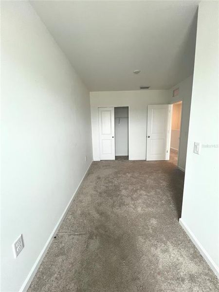 Spacious, unfurnished interior of a new home in , Sarasota (Image 17).