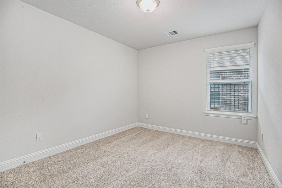 Spacious, unfurnished interior of a new home in Lago Mar, Texas City (Image 14).