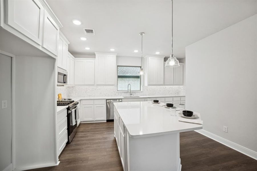 Furnished interior view inside a new home in Creekshaw – Gardens, Royse City (Image 12). Furnished interior view inside a new home in Creekshaw – Gardens, Royse City (Image 12).