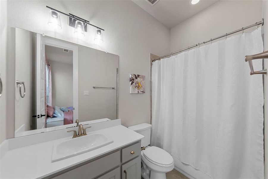 Furnished interior view inside a new home in , Frisco (Image 10).